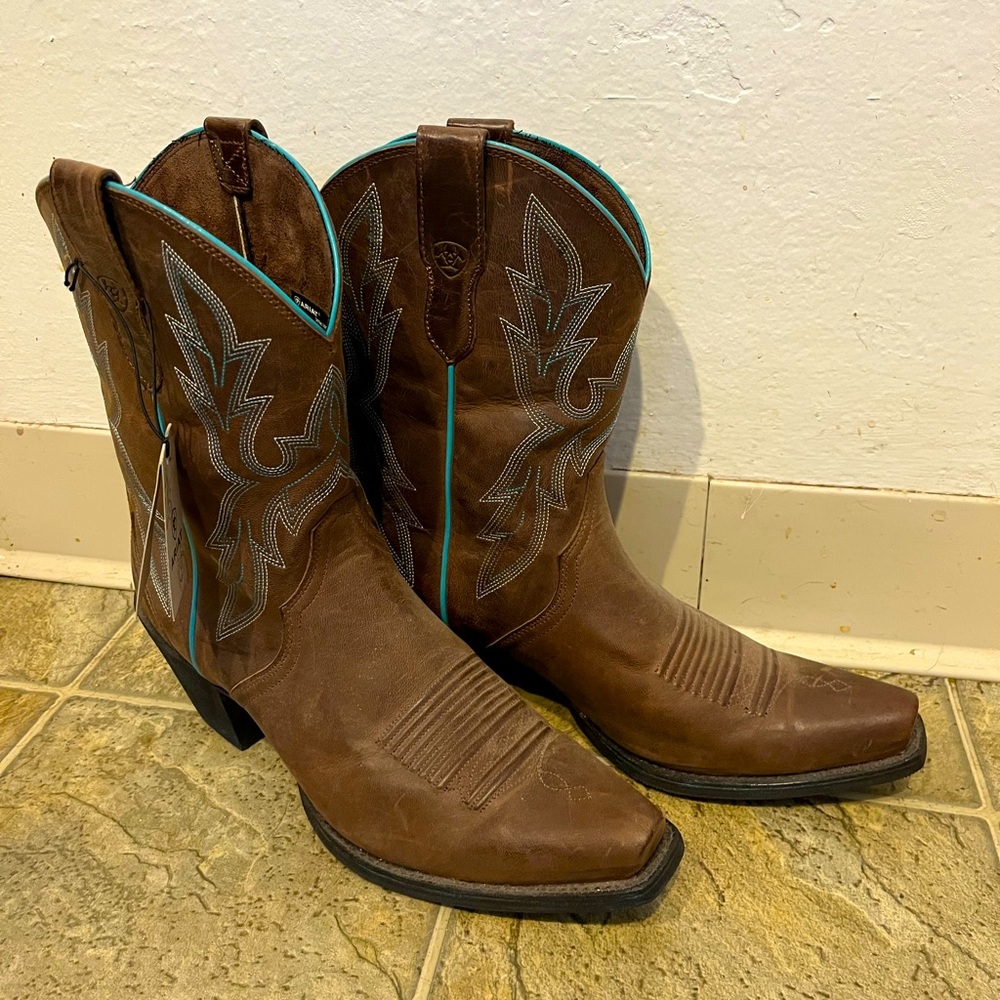 NEW Ariat Snip-Toe Bella Cowboy Boots, Women’s Size 9.5